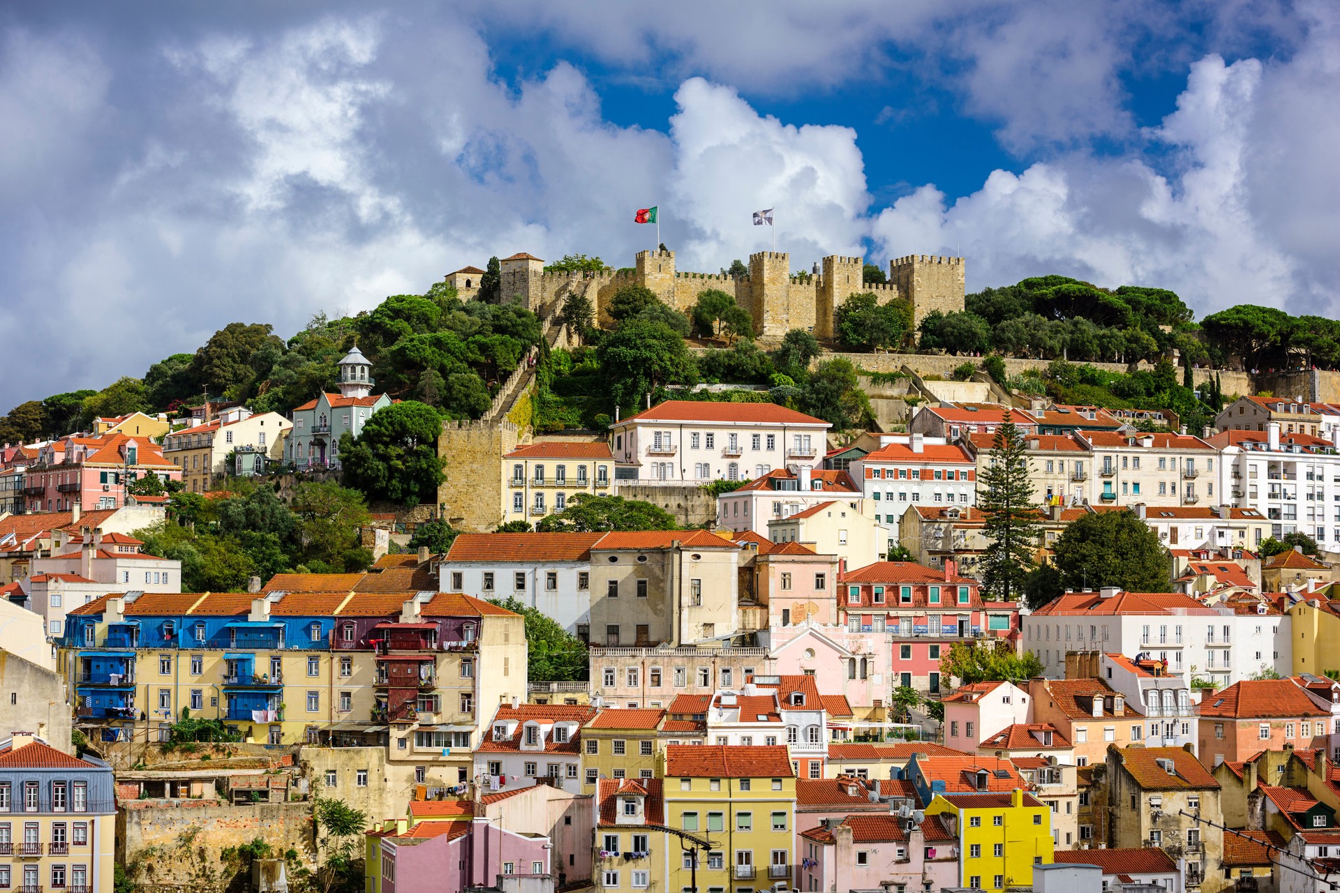 Walking tour of Alfama with Castle and Belém by car.